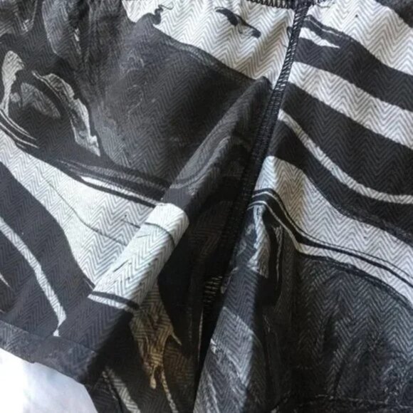 RARE Lululemon Speed Short Marbled Mix Speed Short White Black - Picture 6 of 8